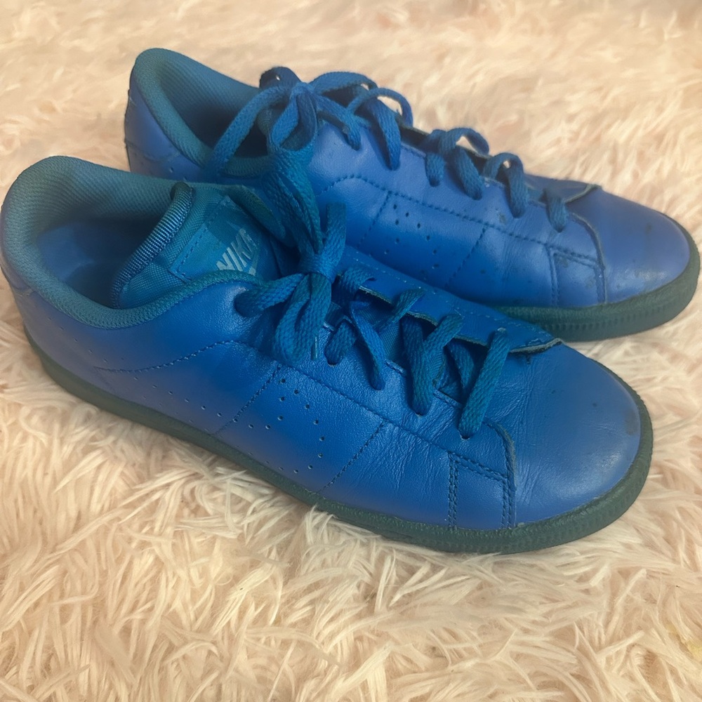 💕 bright blue Nikes